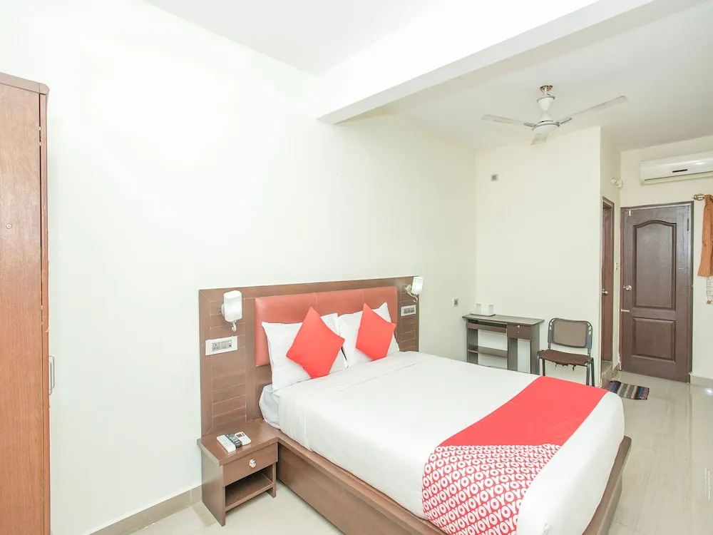 OYO 13170 Sky Suites