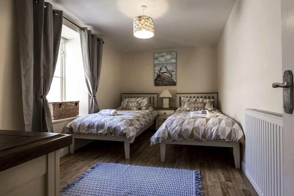 The Sail, Two Bedroom Apartment - Tenby