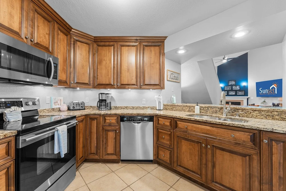 Pr66-8 4 Bedroom Condo