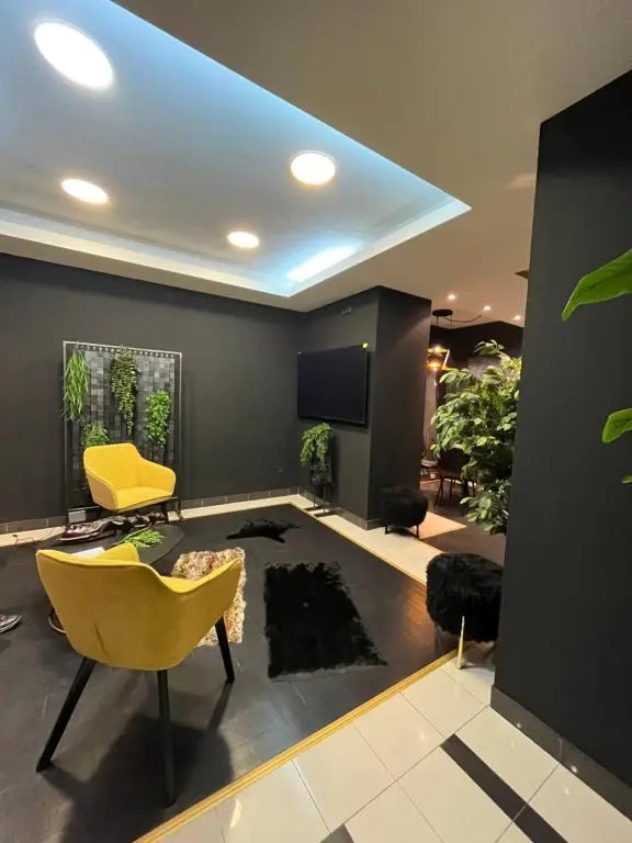 Black Pearl apartment
