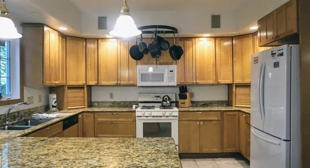 A Charming Private Home Rental, Beautifully Landscaped and Located in Forest Ridge, Lincoln, NH - Fr42l