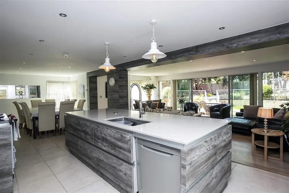Deluxe Modern House - DHH