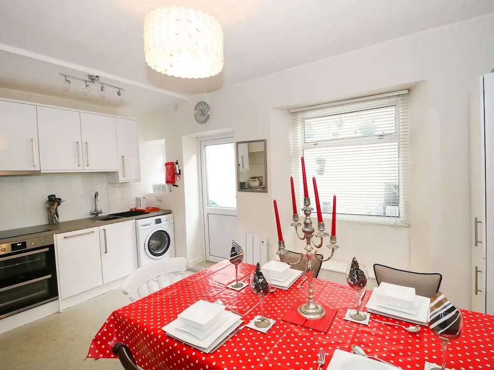 1 West Bank, Wells