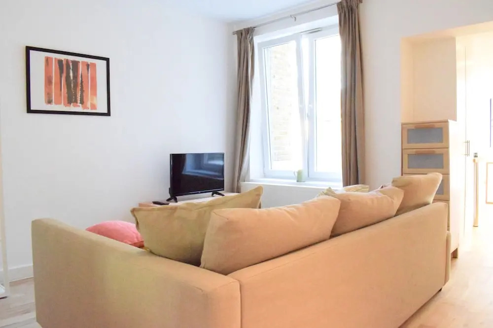 Stylish 3 Bedroom Apartment in Central Balham