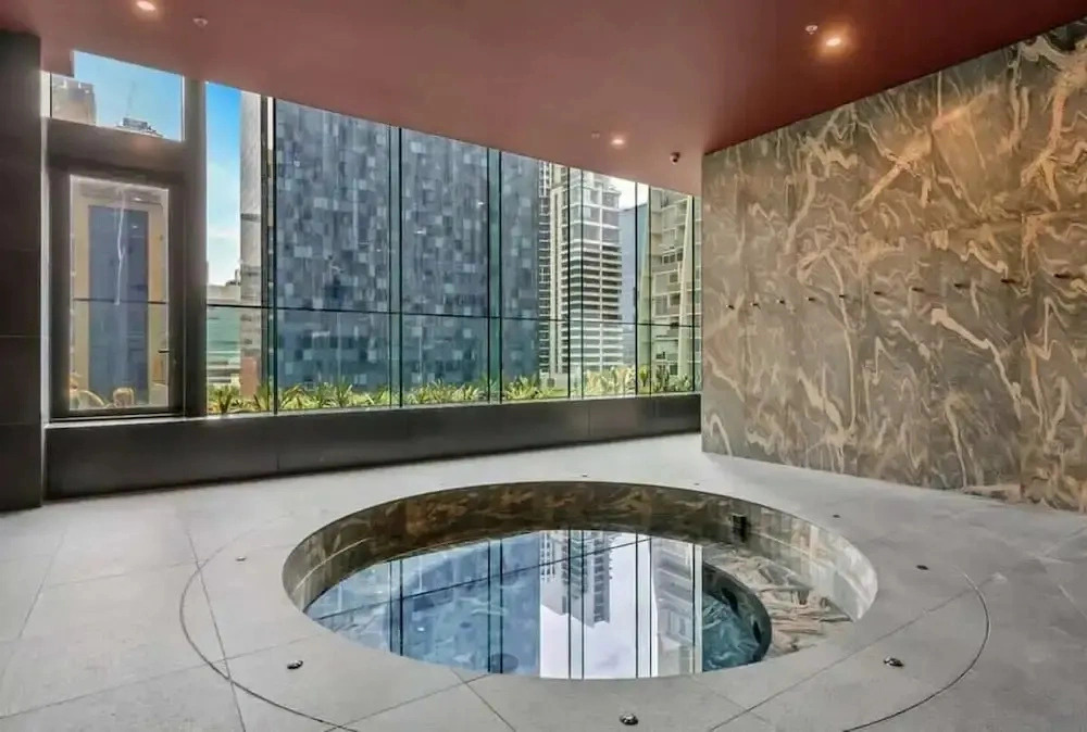A 3BR Apt Next to Melbourne Central, Free Parking