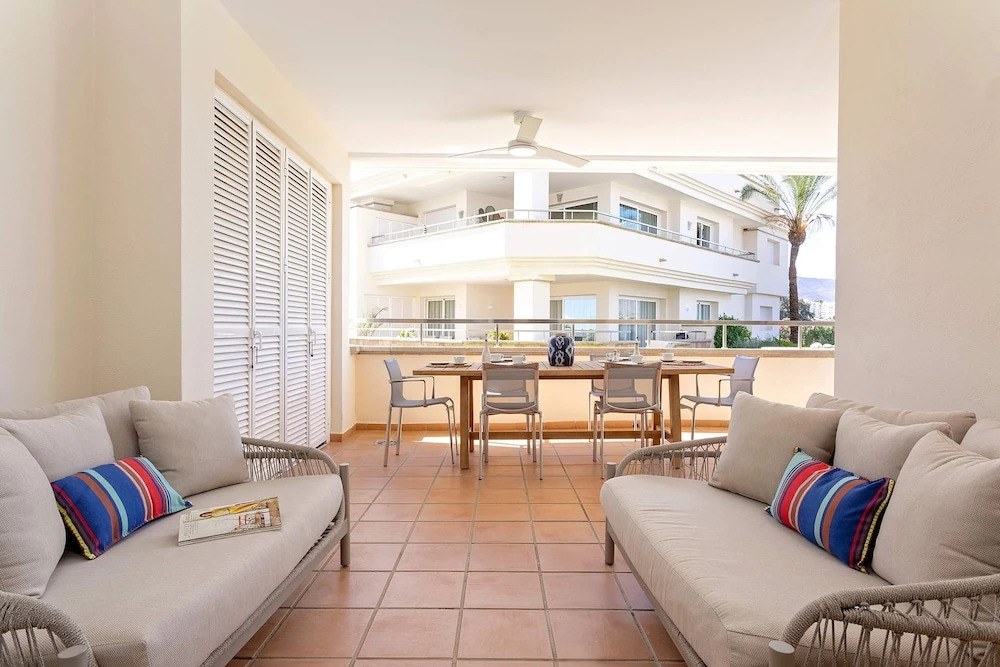 Bright Apartment Front of Beach Guadalmansa Beach