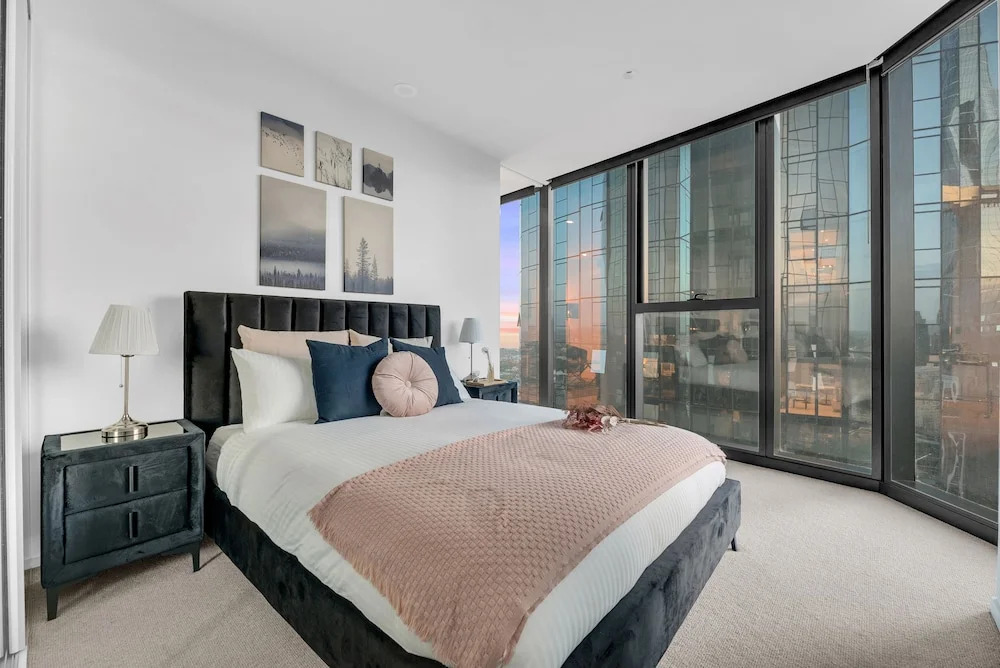 Melbourne Square Apartments