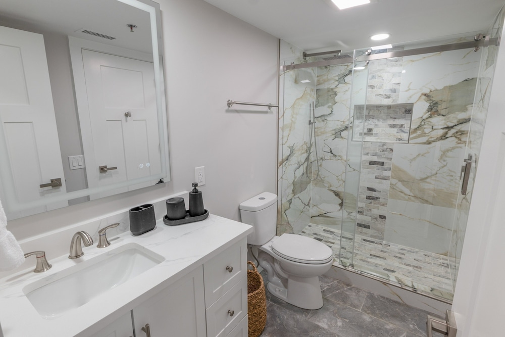 112 Arrowhead Unique Lakefront 2br At Kingston 2 Bedroom Condo