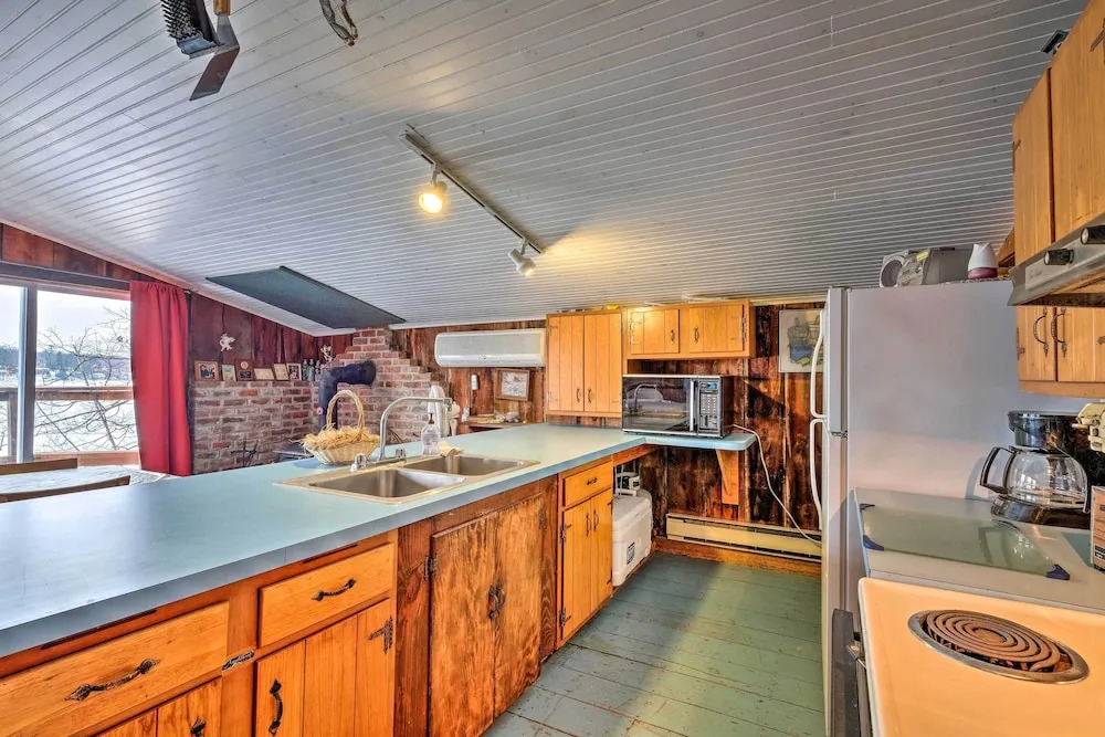 Quiet Cabin on Glen Lake w/ Boat Dock & Deck!