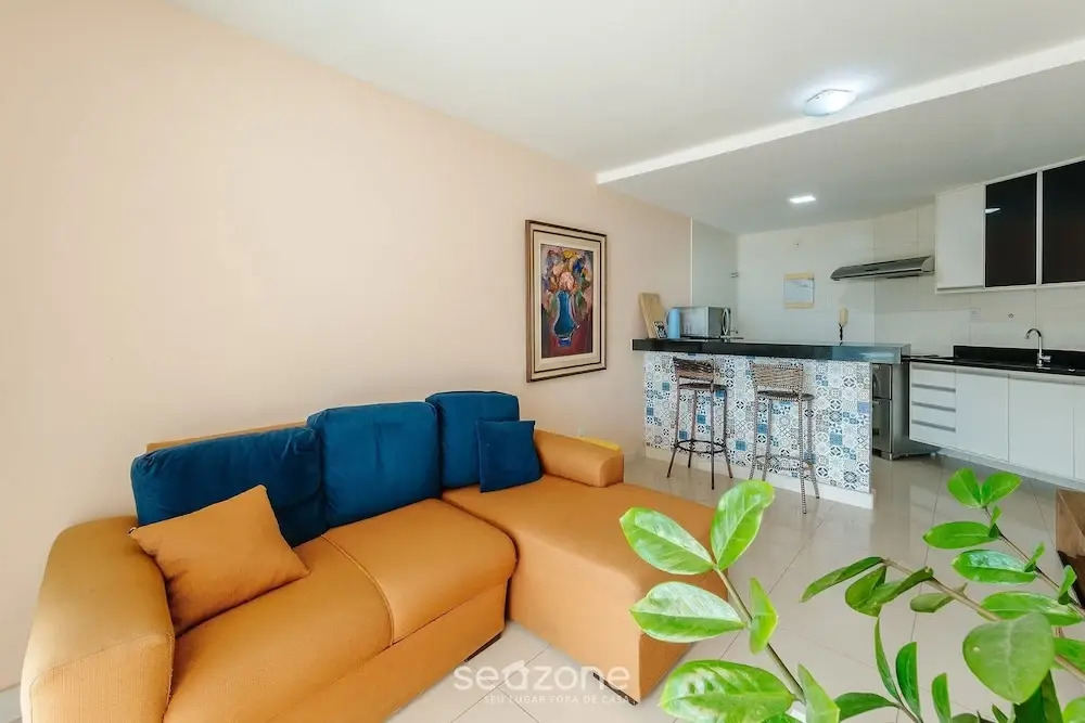 Apt w/ Balcony & View, Steps From the sea Opr0303