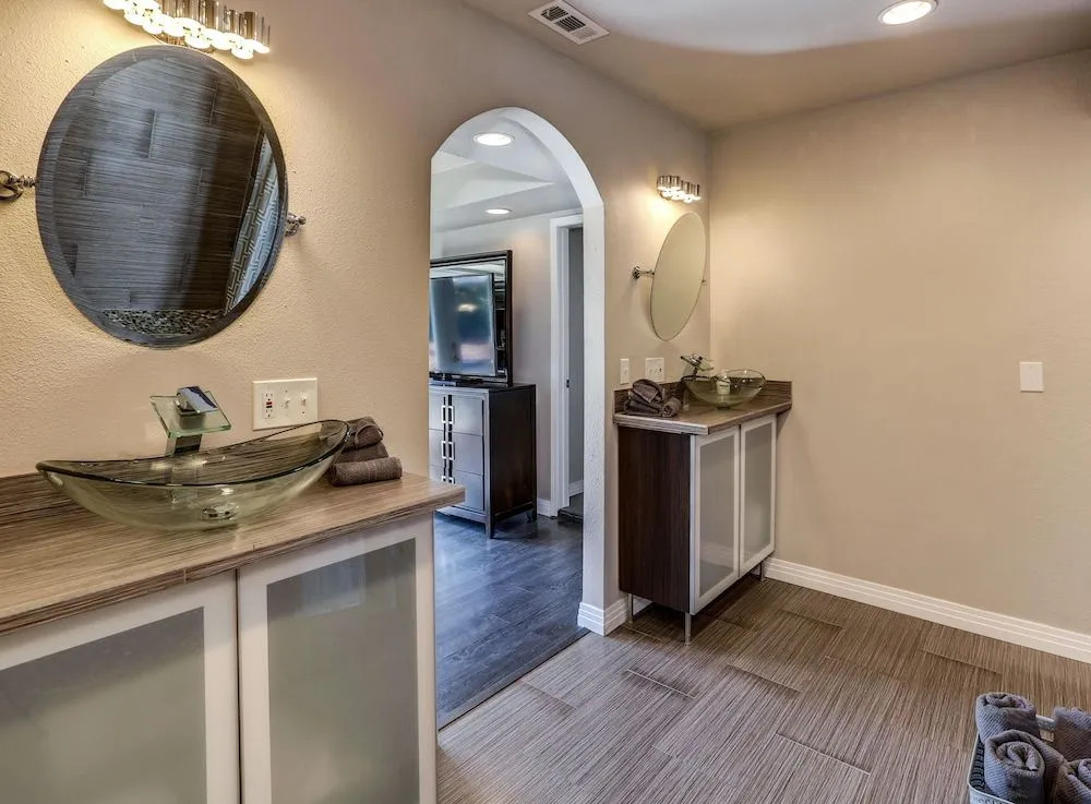 Poolside Living 4 Bedroom Home by Redawning