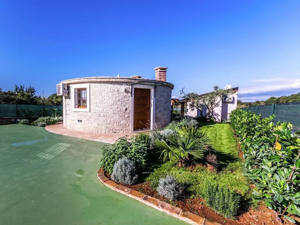 Lovely Holiday Home in Fazana With Swimming Pool