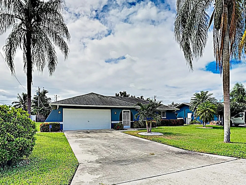 Dreamy In Quiet Neighborhood W/ Caged Pool 3 Bedroom Home