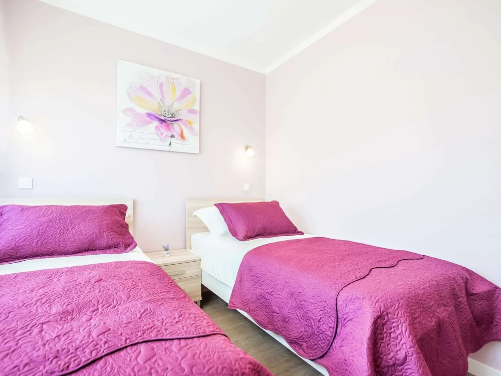 Modern Newly Built Apartment, Geat Location, Private Parking Space, WiFi