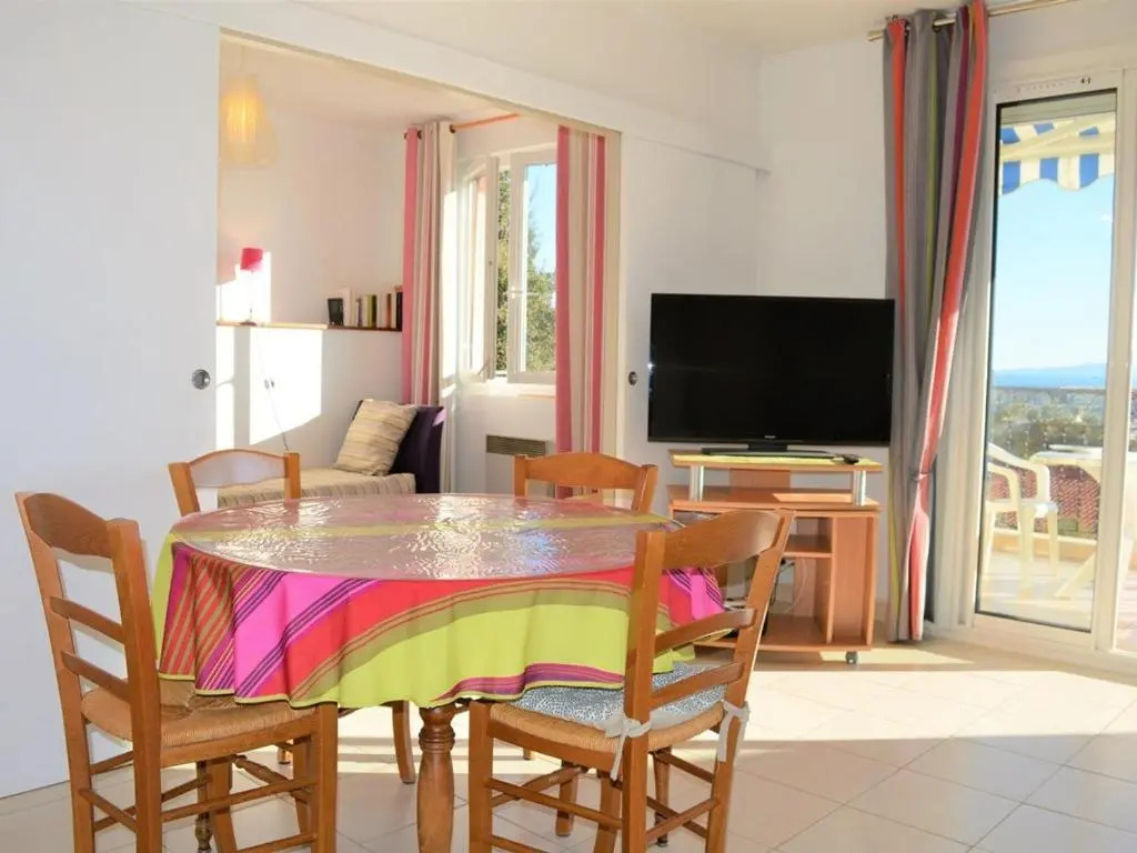 Appartement Le Lavandou, 3 pièces, 4 personnes - FR-1-251-25