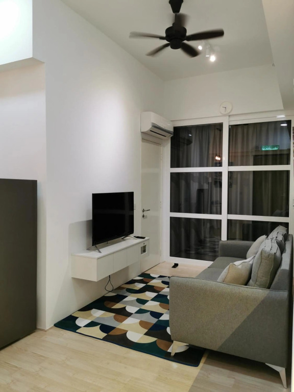 REVO AURORA PLACE, Pavilion 2, 5 Minutes To AXIATA ARENA BUKIT JALIL FREE WIFI by De Harlequins Guesthouse