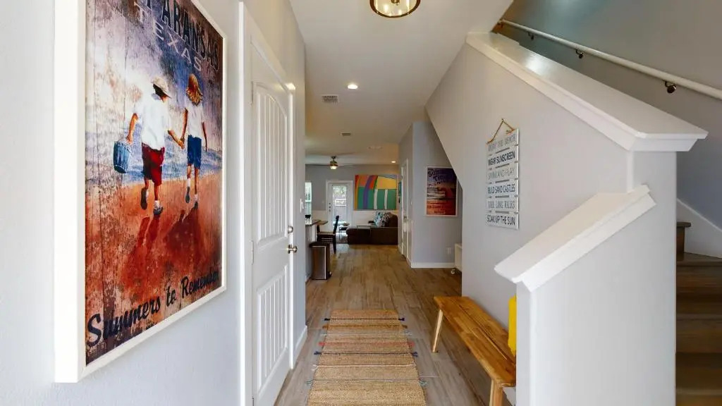 BC507 Beautiful Townhome, Heated Pool with Water Slide, Close to Beach