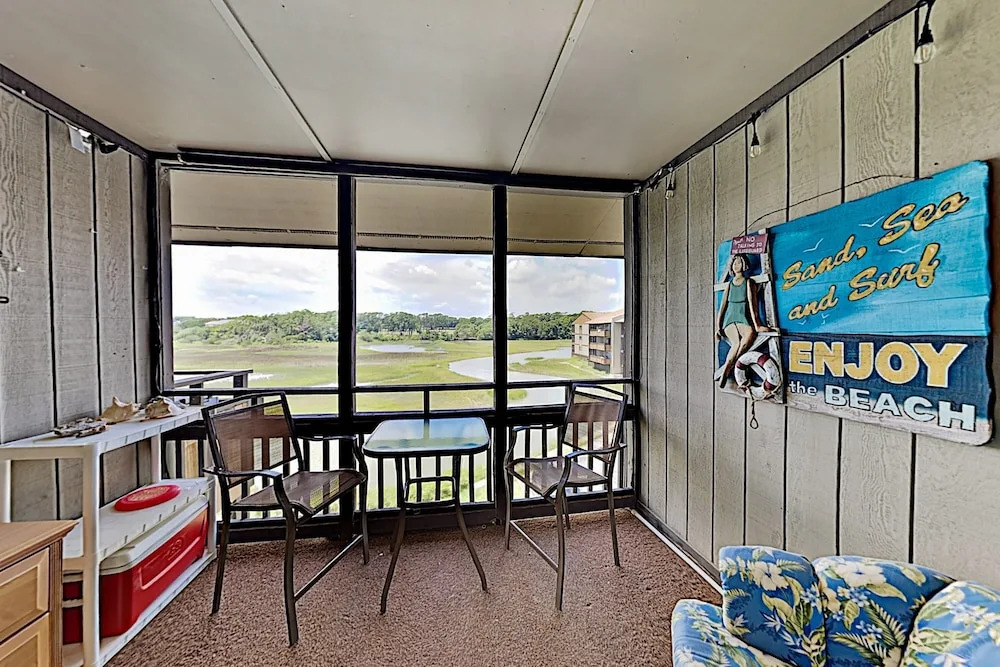 New Listing! Mariners Cove By The Beach 2 Bedroom Condo