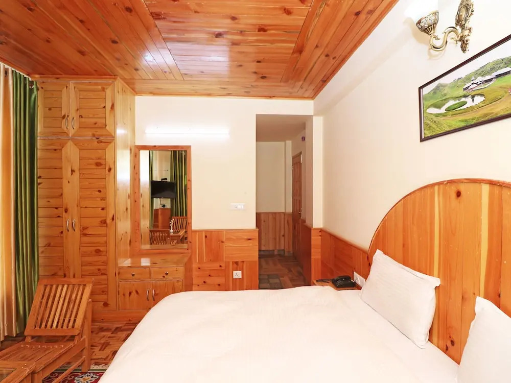 OYO 13716 Home Studio River View Naggar Road
