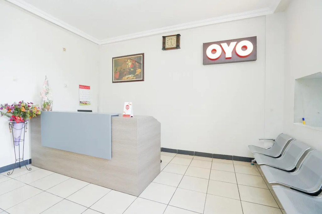 SUPER OYO 2075 Graha Marina