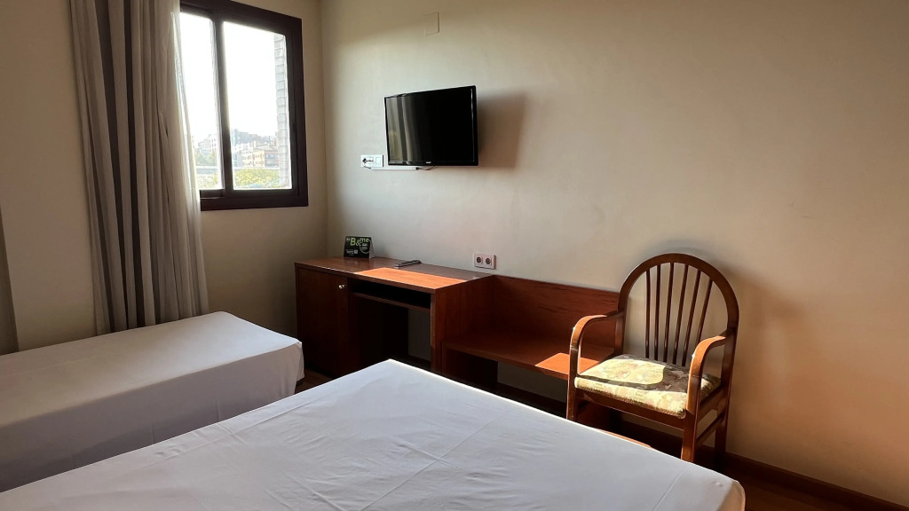 Отель B&B Tarragona Reus