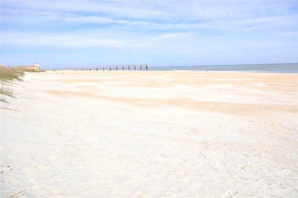 Ocean Palms, Sleeps 8, 4 Bedroom, Walk to the Beach by Vtrips