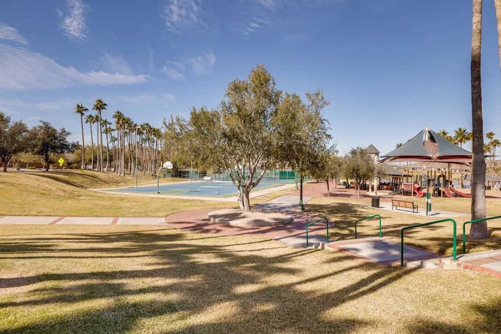 Outdoor Oasis: Spacious Family Escape in Goodyear!