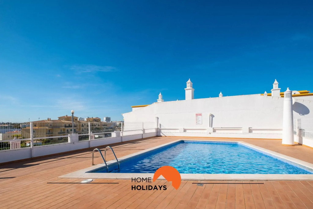 #075 Flat Near Strip Albufeira and 5m Beach