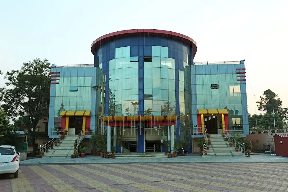 OYO 8983 Royal Inn