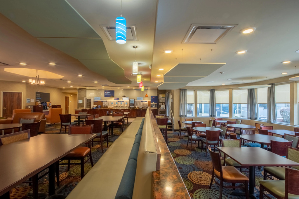 Holiday Inn Express Hotel & Suites Pittsburgh Airport by IHG