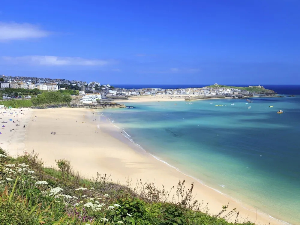 Spacious Apartment in Saint Ives near Beach