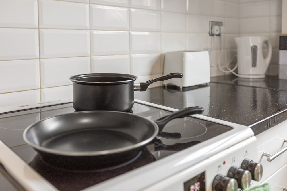 House - Sleeps 6 - On Street Parking