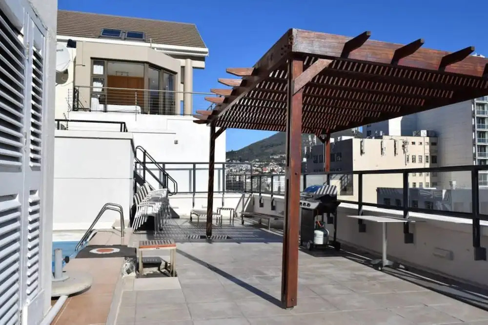 Studio Apartment With Roof Top View