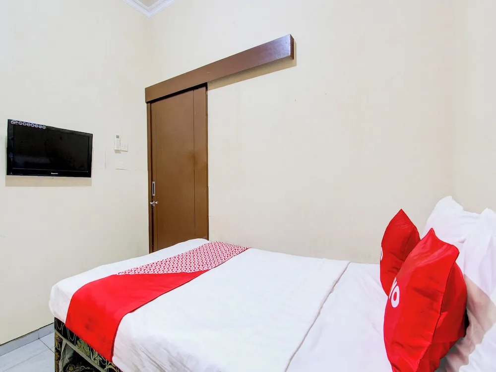 Super OYO 92511 Griya Dias  Syariah