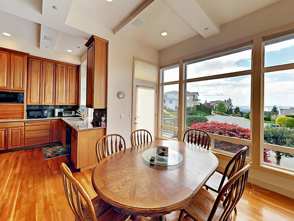 14341 SE 84th CT Home 5 Bedrooms 3.5 Bathrooms Home