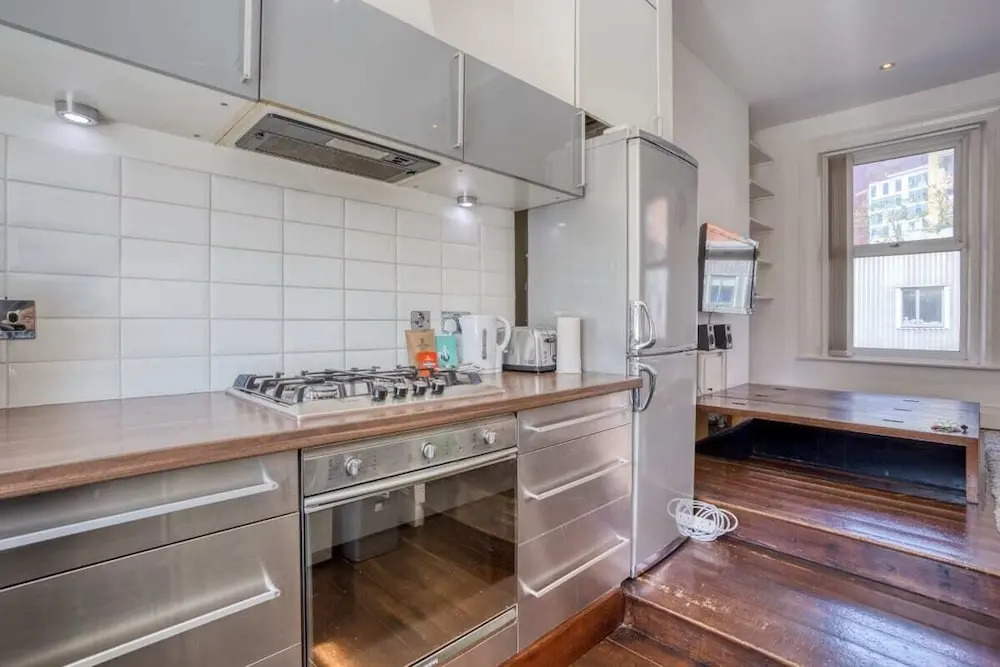 Spacious 2bed for 4p, 2mins to Paddington Station
