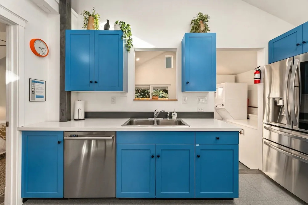 Vibrant Downtown Bungalow – Walk Everywhere!