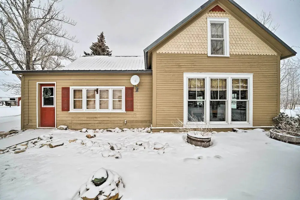 'the Farmstead' on 10 Acres w/ Mountain Views!
