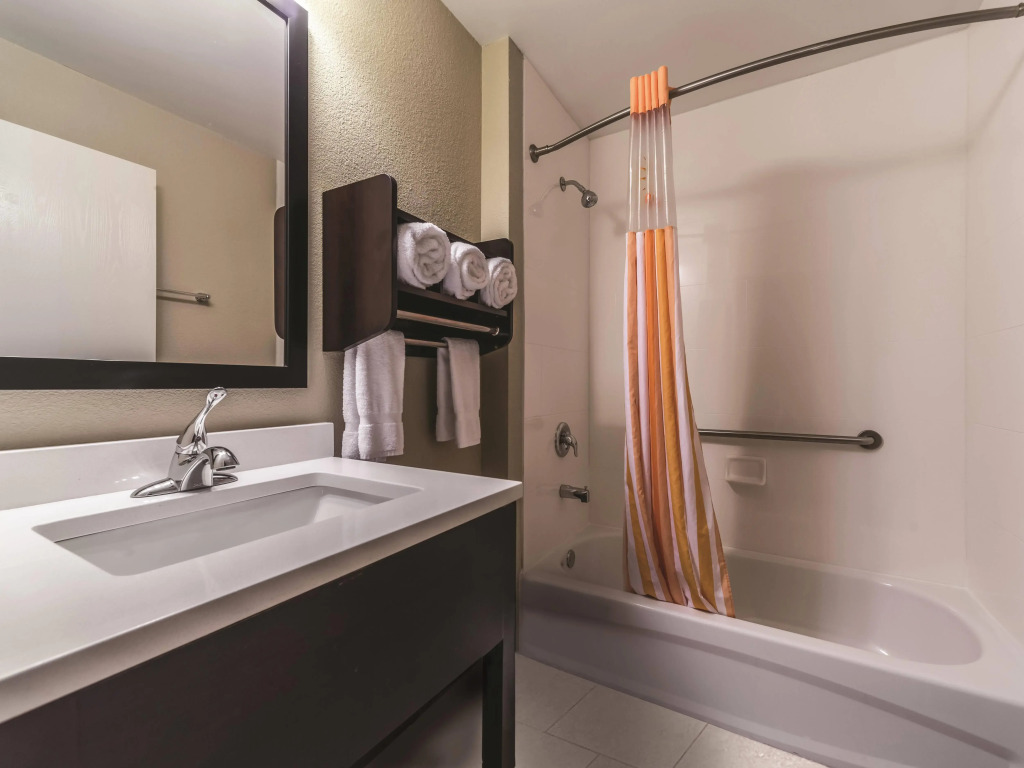 La Quinta by Wyndham Collinsville - St. Louis