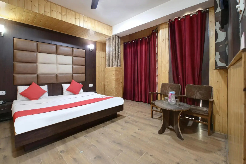 OYO 18872 Hotel Azad