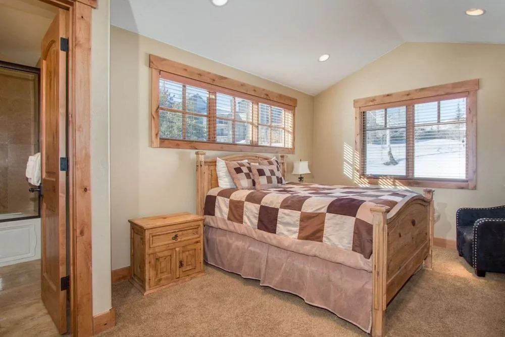Buffalo Lodge by Ski Colorado