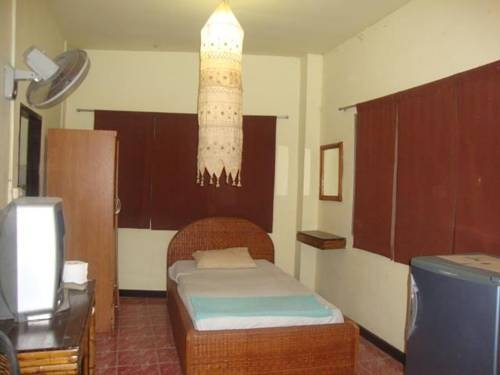 Gaeng Phet Restaurant & Guesthouse