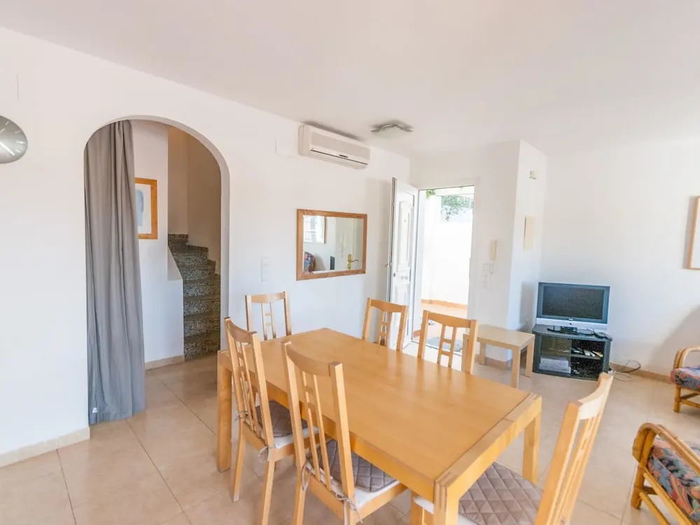 Pretty Holiday Home in L'escala With Swimming Pool