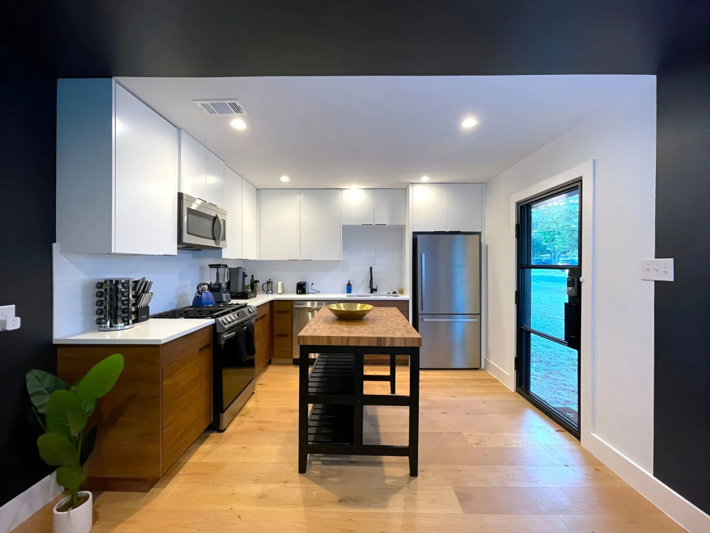 Pool Home Encore Rainey Street-6 minute drive, Austin