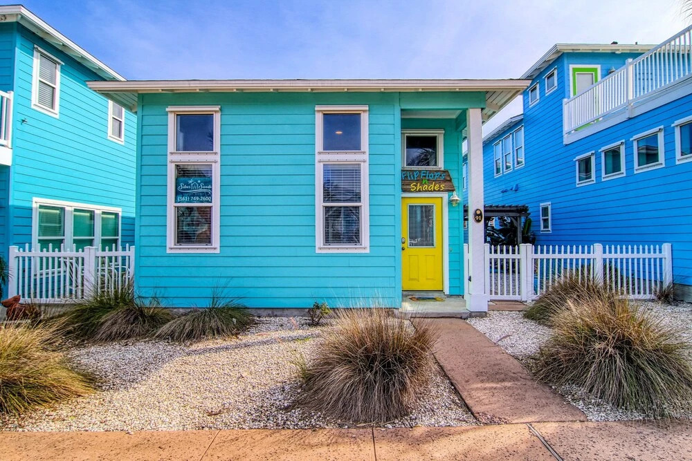 Flip Flops and Shades 3 Bedrooms 2 Bathrooms Home