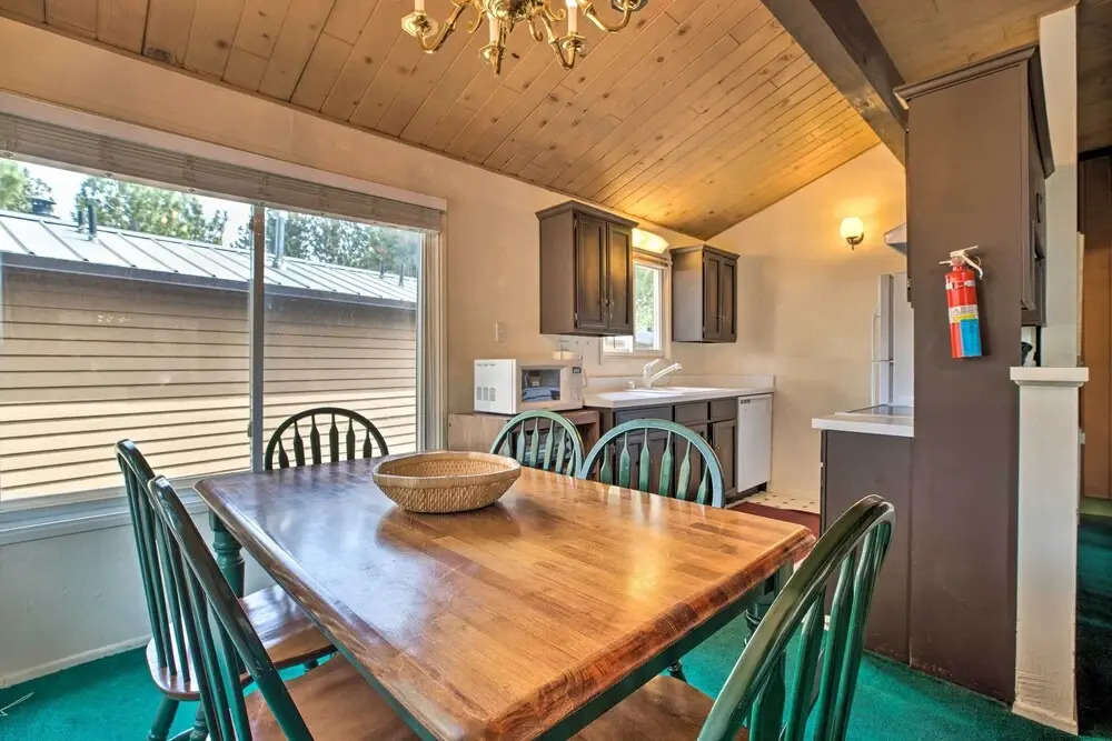 Mammoth Lakes Townhome < 2 Mi to Ski Area!