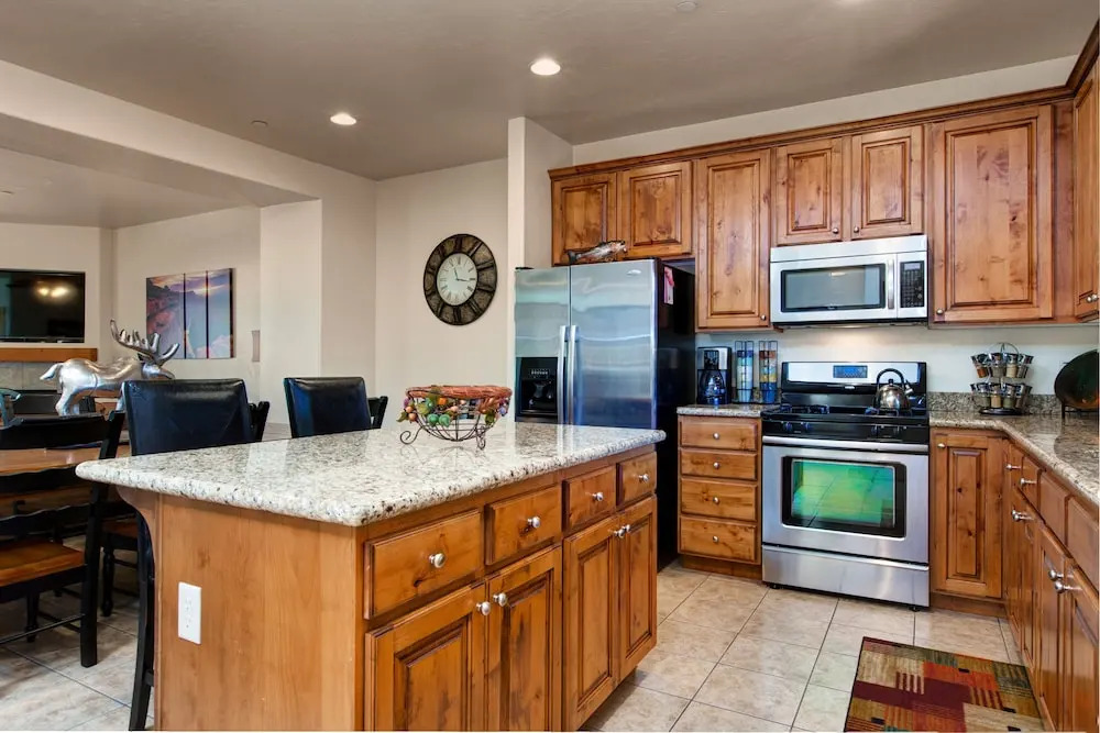 4BR 3.5BA Urban Alpine Home by RedAwning
