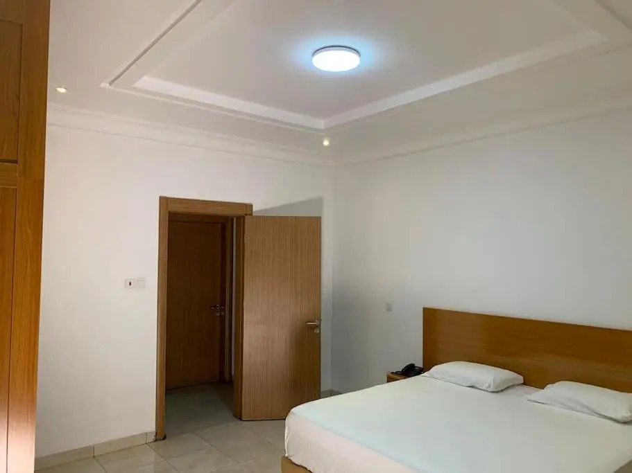 Serviced 3 Bedroom Rental with Pool and Gym