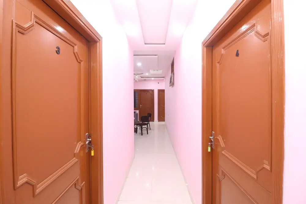 Spot On 39951 Multani Residency