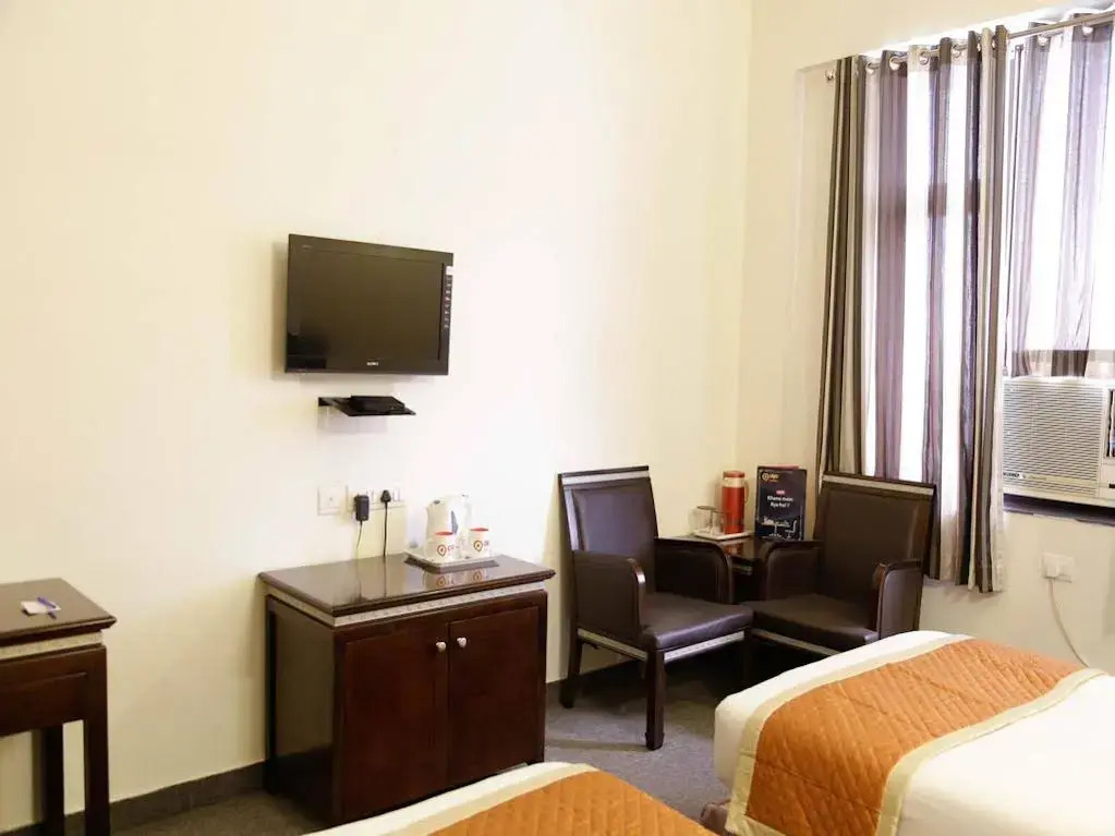 OYO 2166 Hotel KMahaveer